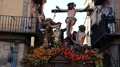 El fotógrafo leonés Isaac Llamazares plasma la celebración del acto de 'El Encuentro' en el transcurso de la Procesión de los Pasos de la Cofradía del Dulce Nombre de Jesús Nazareno de la Semana Santa de León.