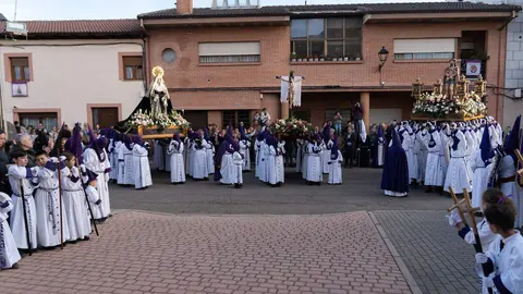 La procesión del Ecce Homo llena de devoción las calles de Santa Marina del Rey.