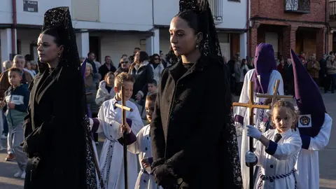 La procesión del Ecce Homo llena de devoción las calles de Santa Marina del Rey.