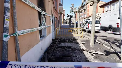 Fallece un hombre de unos 60 años en el incendio de una vivienda en Tudela de Duero (Valladolid). Foto: Miriam Chacón.