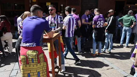 Ambiente festivo previo al partido de fútbol Cultural-Valladolid. Foto: Campillo.