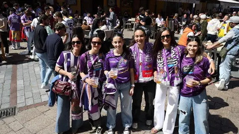 Ambiente festivo previo al partido de fútbol Cultural-Valladolid. Foto: Campillo.