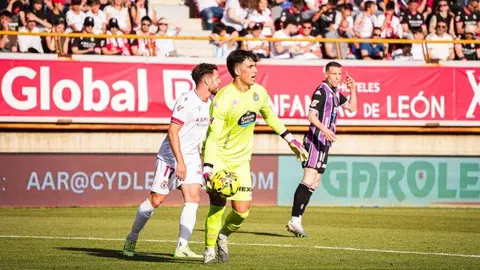 Gran partido en el Reino de León en un duelo de altura y con un ambiente espectacular en el Reino de León.
