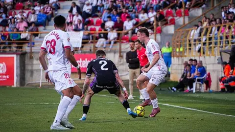 Gran partido en el Reino de León en un duelo de altura y con un ambiente espectacular en el Reino de León.