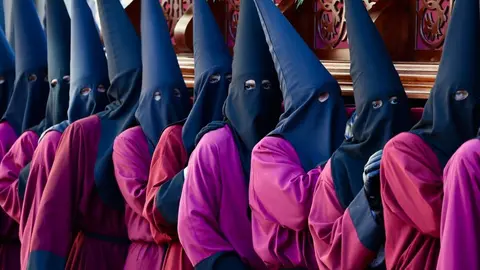 Acto del Desenclavo de Cristo en el transcurso de la Procesión del Santo Cristo del Desenclavo de la Semana Santa de León. Foto: Campillo.