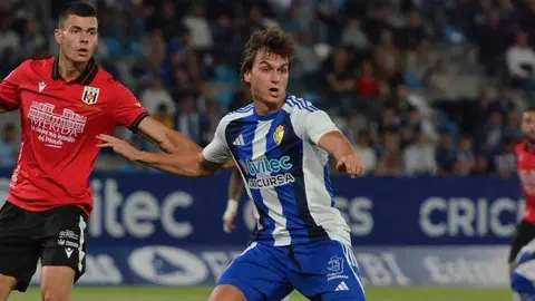 Una brillante Ponferradina se mete en el playoff con un festival de goles ante el Mérida. Borja Vázquez y Pau Ferrer lideraron la ofensiva berciana, mientras la defensa y el control del partido aseguraron un triunfo clave para mantenerse en la pelea por los puestos de ascenso.