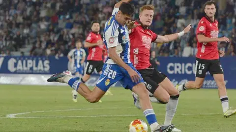 Una brillante Ponferradina se mete en el playoff con un festival de goles ante el Mérida. Borja Vázquez y Pau Ferrer lideraron la ofensiva berciana, mientras la defensa y el control del partido aseguraron un triunfo clave para mantenerse en la pelea por los puestos de ascenso.