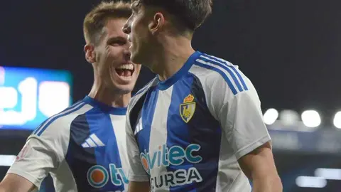 Una brillante Ponferradina se mete en el playoff con un festival de goles ante el Mérida. Borja Vázquez y Pau Ferrer lideraron la ofensiva berciana, mientras la defensa y el control del partido aseguraron un triunfo clave para mantenerse en la pelea por los puestos de ascenso.