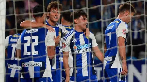 Una brillante Ponferradina se mete en el playoff con un festival de goles ante el Mérida. Borja Vázquez y Pau Ferrer lideraron la ofensiva berciana, mientras la defensa y el control del partido aseguraron un triunfo clave para mantenerse en la pelea por los puestos de ascenso.