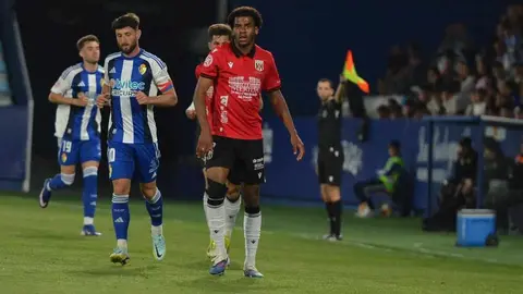 Una brillante Ponferradina se mete en el playoff con un festival de goles ante el Mérida. Borja Vázquez y Pau Ferrer lideraron la ofensiva berciana, mientras la defensa y el control del partido aseguraron un triunfo clave para mantenerse en la pelea por los puestos de ascenso.