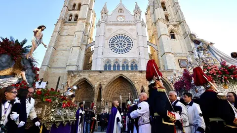 La Real Hermandad de Jesús Divino Obrero organiza la procesión del Encuentro de la Semana Santa de León. Foto: Campillo.