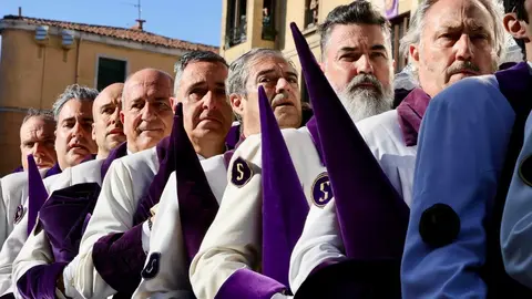 La Real Hermandad de Jesús Divino Obrero organiza la procesión del Encuentro de la Semana Santa de León. Foto: Campillo.