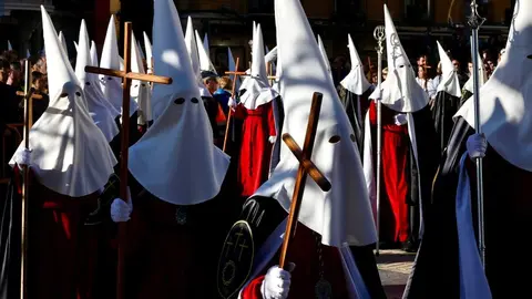 La Real Hermandad de Jesús Divino Obrero organiza la procesión del Encuentro de la Semana Santa de León. Foto: Campillo.