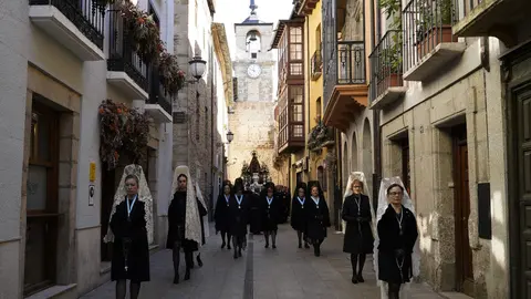 Procesión de Resurrección con la imagen de la Virgen de la Encina y el Santo Sacramento de Ponferrada. Foto: César Sánchez.