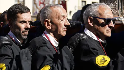 Procesión de Resurrección con la imagen de la Virgen de la Encina y el Santo Sacramento de Ponferrada. Foto: César Sánchez.