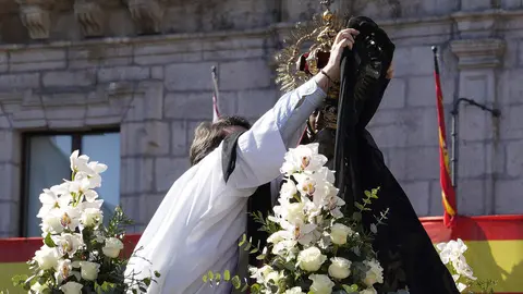 Procesión de Resurrección con la imagen de la Virgen de la Encina y el Santo Sacramento de Ponferrada. Foto: César Sánchez.