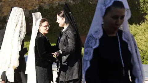 Procesión de Resurrección con la imagen de la Virgen de la Encina y el Santo Sacramento de Ponferrada. Foto: César Sánchez.