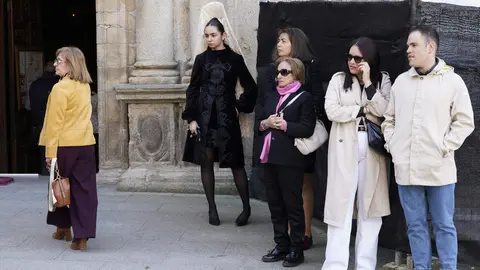 Procesión de Resurrección con la imagen de la Virgen de la Encina y el Santo Sacramento de Ponferrada. Foto: César Sánchez.