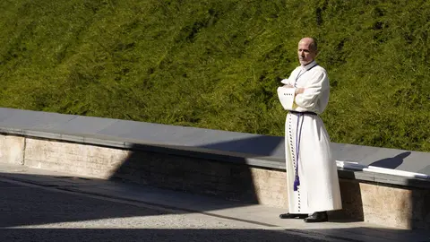 Procesión de Resurrección con la imagen de la Virgen de la Encina y el Santo Sacramento de Ponferrada. Foto: César Sánchez.