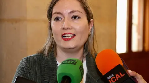 El alcalde de León, José Antonio Diez, junto a parte de la Corporación Municipal, asiste a la tradicional legacía preparatoria para la ceremonia de Las Cabezadas. Foto: Campillo.