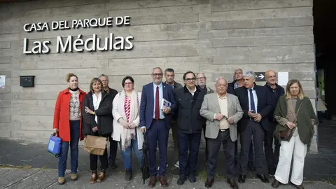 El consejero de Cultura, Turismo y Deporte, Gonzalo Santonja, presenta el informe sobre el estado de conservación de la zona arqueológica de Las Médulas. Foto: César Sánchez.