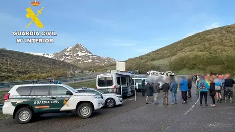 Efectivos de la Guardia Civil durante las labores de búsqueda y rescate.