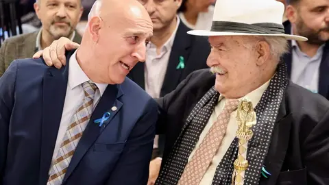 El alcalde de León, José Antonio Diez, participa en los actos con motivo del 8 de abril, Día del Pueblo Gitano. Foto: Campillo.