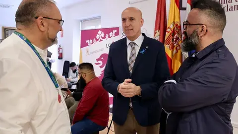 El alcalde de León, José Antonio Diez, participa en los actos con motivo del 8 de abril, Día del Pueblo Gitano. Foto: Campillo.