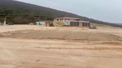 Izquierda Unida ha denunciado el “retraso inaceptable” en la puesta en marcha de la base de helicópteros contra incendios proyectada en Oterico, en la provincia de León.