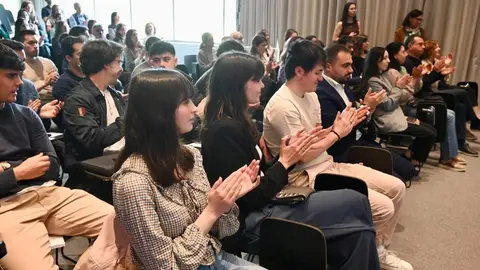 El alcalde de León, José Antonio Diez, y la rectora de la Universidad de León, Nuria González, participan en el encuentro de ‘networking’ entre jóvenes del Programa de Becas por el Talento y directivos de empresas leonesas. Foto: Peio García.