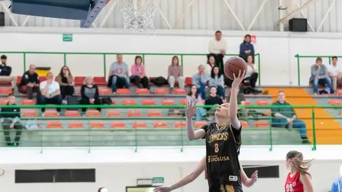 El equipo leonés Somos Hijolusa disputa desde este viernes la Final Four de la Liga UEMC Junior Femenina en el Polideportivo Pisuerga, donde competirá por el título y por una plaza en el Campeonato de España