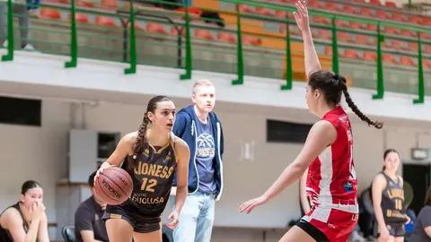 El equipo leonés Somos Hijolusa disputa desde este viernes la Final Four de la Liga UEMC Junior Femenina en el Polideportivo Pisuerga, donde competirá por el título y por una plaza en el Campeonato de España