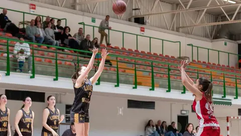 El equipo leonés Somos Hijolusa disputa desde este viernes la Final Four de la Liga UEMC Junior Femenina en el Polideportivo Pisuerga, donde competirá por el título y por una plaza en el Campeonato de España