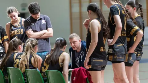 El equipo leonés Somos Hijolusa disputa desde este viernes la Final Four de la Liga UEMC Junior Femenina en el Polideportivo Pisuerga, donde competirá por el título y por una plaza en el Campeonato de España