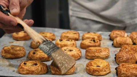 La empresa Fuensanta, uno de los nombres más reconocibles de la tradición repostera en León, ha decidido poner fin a la actividad comercial directa en sus establecimientos de La Palomera y Santa Ana, culminando así un proceso que ya había comenzado con el cierre del local de Gran Vía de San Marcos.