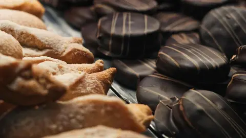 La empresa Fuensanta, uno de los nombres más reconocibles de la tradición repostera en León, ha decidido poner fin a la actividad comercial directa en sus establecimientos de La Palomera y Santa Ana, culminando así un proceso que ya había comenzado con el cierre del local de Gran Vía de San Marcos.