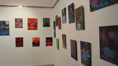 La Casa de Cultura de Trobajo del Camino ha inaugurado la exposición 'Territorios del Alma', una muestra del artista Claudio Constantin que podrá visitarse durante las próximas semanas. El acto de apertura contó con la asistencia del concejal de Cultura, Manuel Romero, y del concejal de Personal, Andrés Vidales. Fotos: Isaac Llamazares