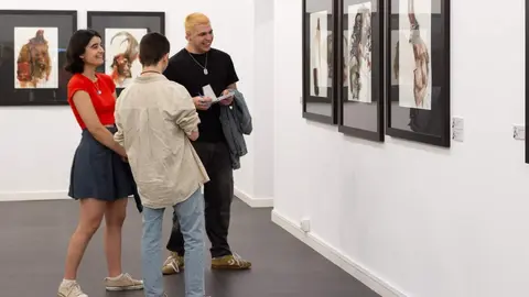 El centro cultural de la ULE acoge una exposición del francés Stéphane Levallois, colaborador de Marvel, Harry Potter, Piratas del Caribe o Jurassic Park, que reflexiona sobre el universo fantástico de Goya a través de uno de los personajes más emblemáticos del cómic y el cine contemporáneo. Foto: ULE.