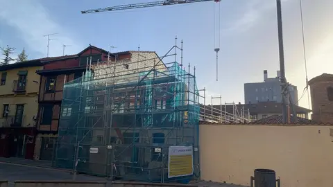 Una nueva promoción impulsada por Geoxa en la zona trasera de la Catedral avanza tras superar los permisos de patrimonio en un área de especial sensibilidad urbanística. Foto: A.F.R.