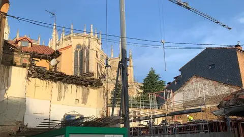 Una nueva promoción impulsada por Geoxa en la zona trasera de la Catedral avanza tras superar los permisos de patrimonio en un área de especial sensibilidad urbanística. Foto: A.F.R.