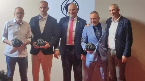 La ciudad de León vivió una noche de reconocimiento y celebración con la III Gala de la Fundación Manuel Martínez, celebrada con gran éxito en el Centro Deportivo Olímpico León. La cita volvió a demostrar su crecimiento al reunir a representantes institucionales, deportistas y agentes sociales en torno a un objetivo común: “reconocer la excelencia y los valores del deporte”. Fotos: M.A. García