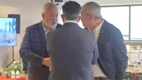 La ciudad de León vivió una noche de reconocimiento y celebración con la III Gala de la Fundación Manuel Martínez, celebrada con gran éxito en el Centro Deportivo Olímpico León. La cita volvió a demostrar su crecimiento al reunir a representantes institucionales, deportistas y agentes sociales en torno a un objetivo común: “reconocer la excelencia y los valores del deporte”. Fotos: M.A. García