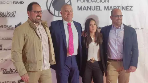 La ciudad de León vivió una noche de reconocimiento y celebración con la III Gala de la Fundación Manuel Martínez, celebrada con gran éxito en el Centro Deportivo Olímpico León. La cita volvió a demostrar su crecimiento al reunir a representantes institucionales, deportistas y agentes sociales en torno a un objetivo común: “reconocer la excelencia y los valores del deporte”. Fotos: M.A. García