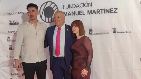 La ciudad de León vivió una noche de reconocimiento y celebración con la III Gala de la Fundación Manuel Martínez, celebrada con gran éxito en el Centro Deportivo Olímpico León. La cita volvió a demostrar su crecimiento al reunir a representantes institucionales, deportistas y agentes sociales en torno a un objetivo común: “reconocer la excelencia y los valores del deporte”. Fotos: M.A. García