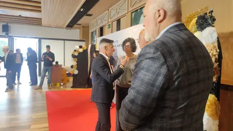 La ciudad de León vivió una noche de reconocimiento y celebración con la III Gala de la Fundación Manuel Martínez, celebrada con gran éxito en el Centro Deportivo Olímpico León. La cita volvió a demostrar su crecimiento al reunir a representantes institucionales, deportistas y agentes sociales en torno a un objetivo común: “reconocer la excelencia y los valores del deporte”. Fotos: M.A. García