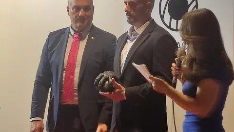 La ciudad de León vivió una noche de reconocimiento y celebración con la III Gala de la Fundación Manuel Martínez, celebrada con gran éxito en el Centro Deportivo Olímpico León. La cita volvió a demostrar su crecimiento al reunir a representantes institucionales, deportistas y agentes sociales en torno a un objetivo común: “reconocer la excelencia y los valores del deporte”. Fotos: M.A. García