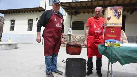 La Plataforma en Defensa de Feve reclama un sábado más la llegada del tren al centro de León. Foto: Peio García.