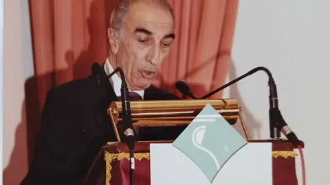 El leonés Salustiano López-Contreras, referente de la anestesiología y figura clave en la vida colegial y social, fallece a los 96 años tras una trayectoria marcada por el compromiso humano y profesional.