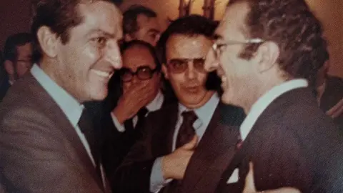 El leonés Salustiano López-Contreras, referente de la anestesiología y figura clave en la vida colegial y social, fallece a los 96 años tras una trayectoria marcada por el compromiso humano y profesional.