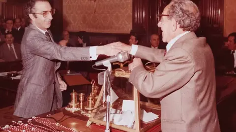 El leonés Salustiano López-Contreras, referente de la anestesiología y figura clave en la vida colegial y social, fallece a los 96 años tras una trayectoria marcada por el compromiso humano y profesional.